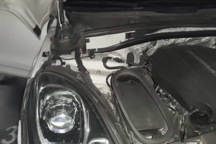 Used Porsche Macan 2017 Macan 2.0T Engine Bay Right