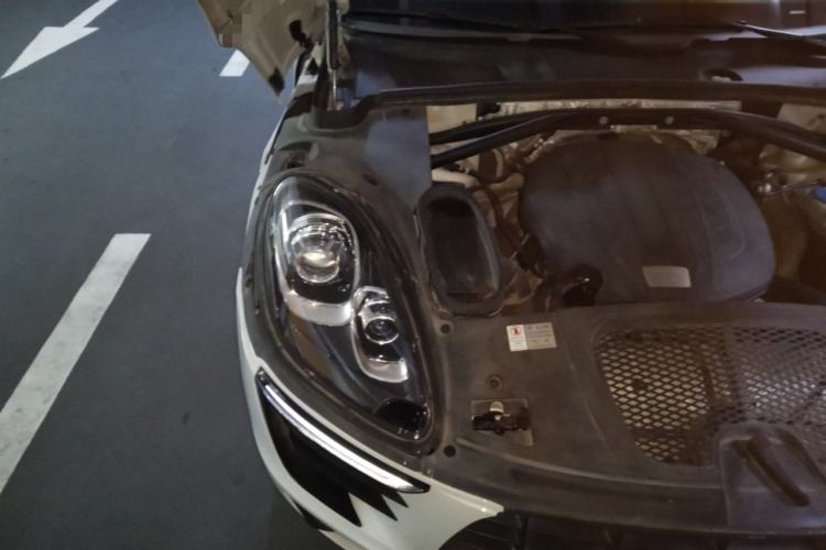 Used Porsche Macan 2017 Macan 2.0T Engine Bay Right
