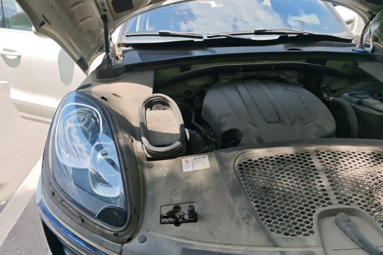 Used Porsche Macan 2017 Macan 2.0T Engine Bay Right