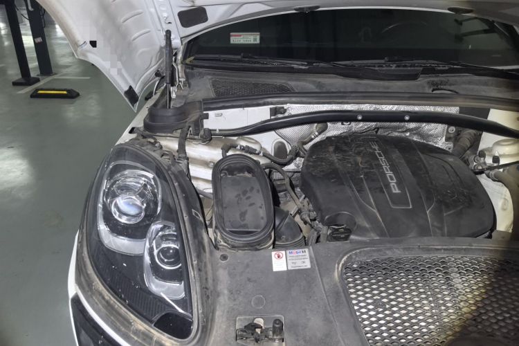 Used Porsche Macan 2017 Macan 2.0T Engine Bay Right