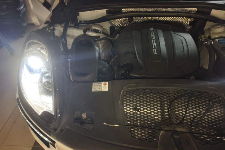 Used Porsche Macan 2017 Macan 2.0T Engine Bay Right