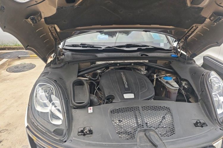 Used Porsche Macan 2017 Macan 2.0T Engine Bay Right