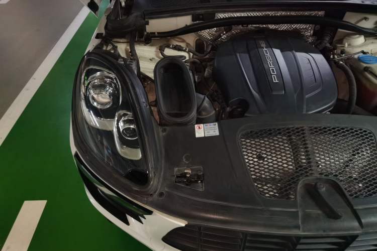 Used Porsche Macan 2017 Macan 2.0T Engine Bay Right