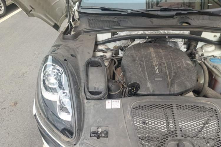 Used Porsche Macan 2017 Macan 2.0T Engine Bay Right