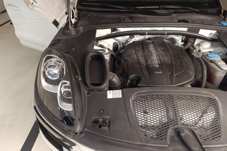 Used Porsche Macan 2017 Macan 2.0T Engine Bay Right