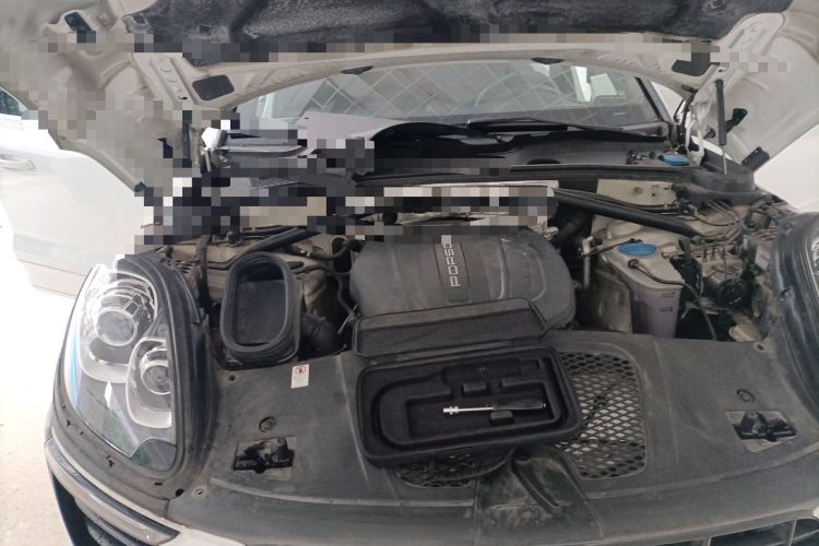 Used Porsche Macan 2017 Macan 2.0T Engine Bay Right