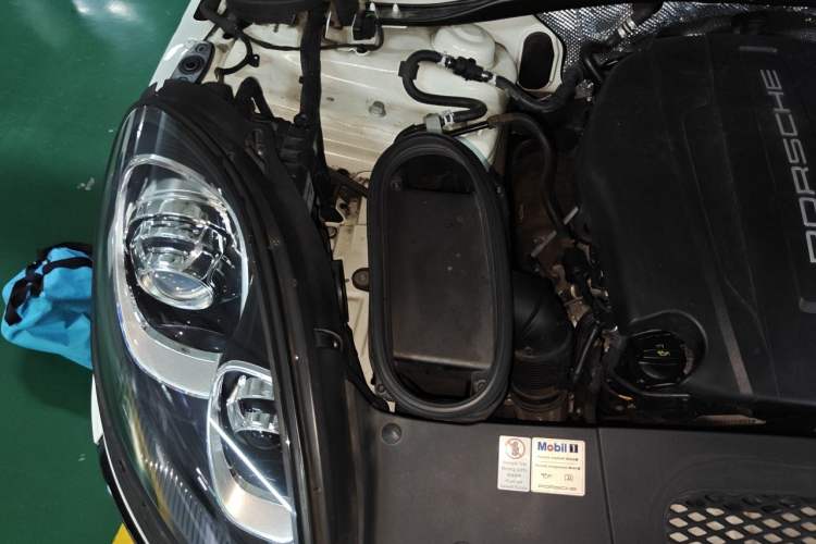 Used Porsche Macan 2017 Macan 2.0T Engine Bay Right
