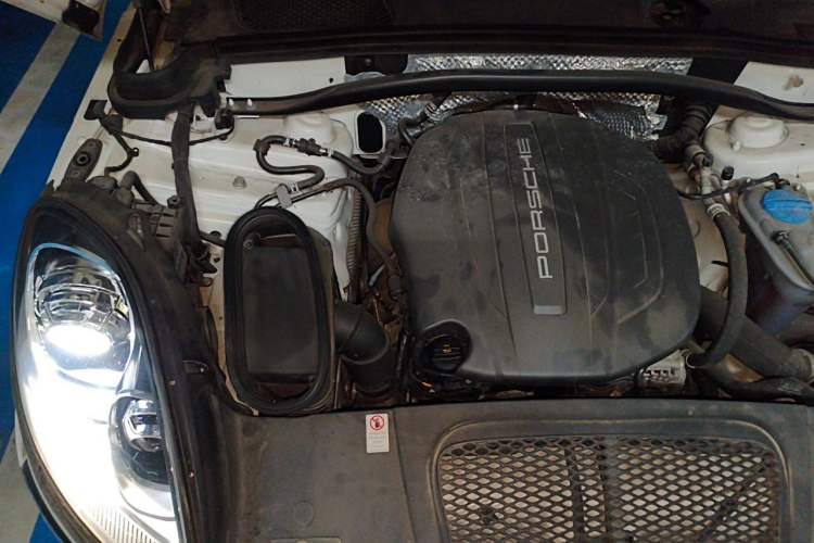 Used Porsche Macan 2017 Macan 2.0T Engine Bay Right
