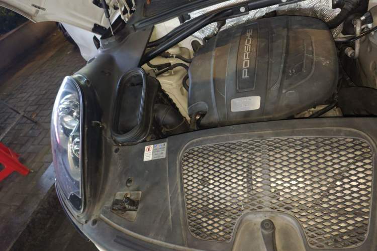 Used Porsche Macan 2017 Macan 2.0T Engine Bay Right