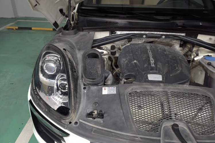 Used Porsche Macan 2017 Macan 2.0T Engine Bay Right