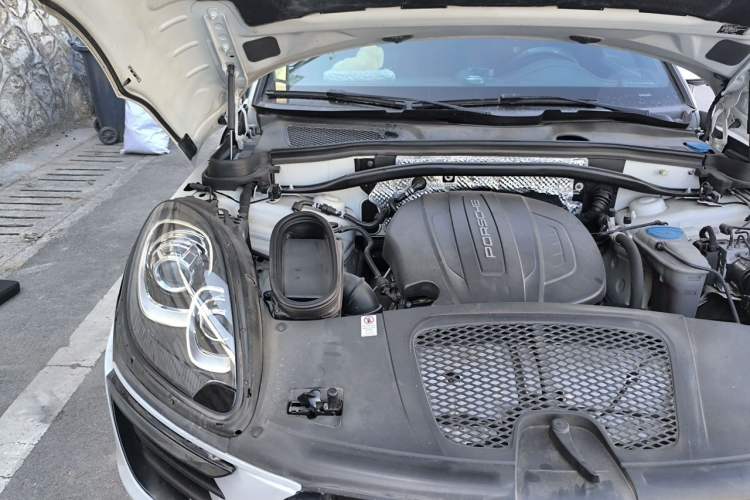 Used Porsche Macan 2017 Macan 2.0T Engine Bay Right