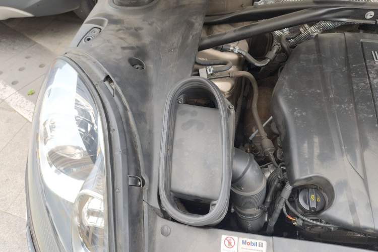 Used Porsche Macan 2017 Macan 2.0T Engine Bay Right