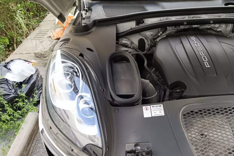 Used Porsche Macan 2017 Macan 2.0T Engine Bay Right