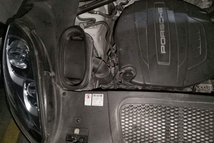 Used Porsche Macan 2017 Macan 2.0T Engine Bay Right