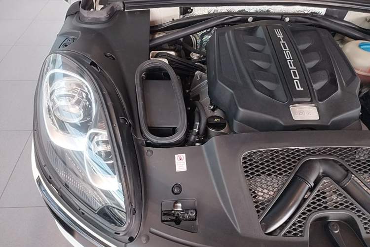 Used Porsche Macan 2017 Macan S 3.0T Engine Bay Right