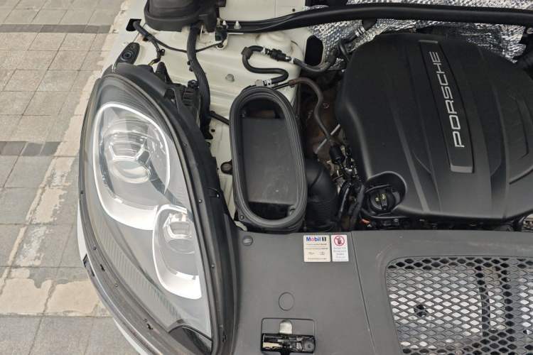 Used Porsche Macan 2017 Macan 2.0T Engine Bay Right