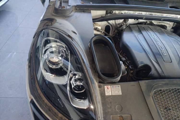Used Porsche Macan 2017 Macan 2.0T Engine Bay Right