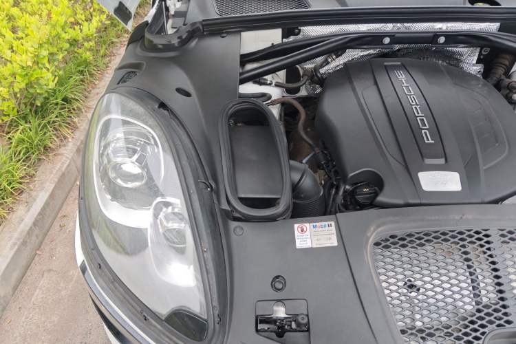 Used Porsche Macan 2017 Macan 2.0T Engine Bay Right
