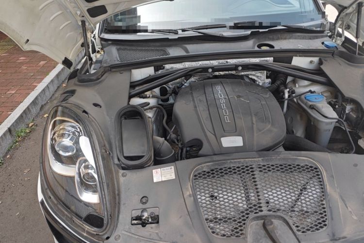 Used Porsche Macan 2017 Macan 2.0T Engine Bay Right