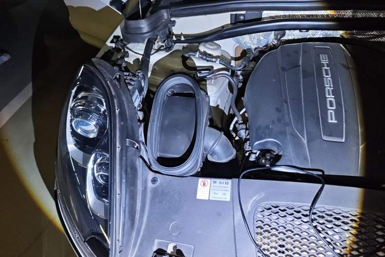 Used Porsche Macan 2017 Macan 2.0T Engine Bay Right