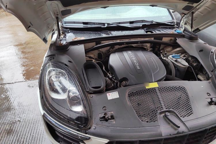 Used Porsche Macan 2017 Macan 2.0T Engine Bay Right