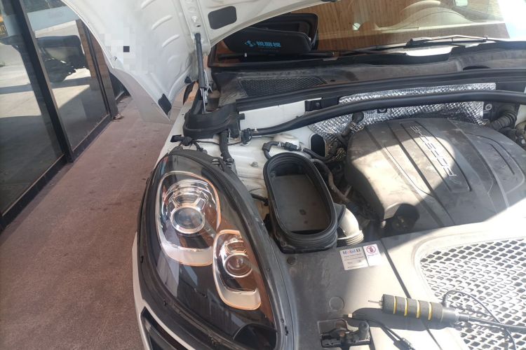 Used Porsche Macan 2017 Macan 2.0T Engine Bay Right
