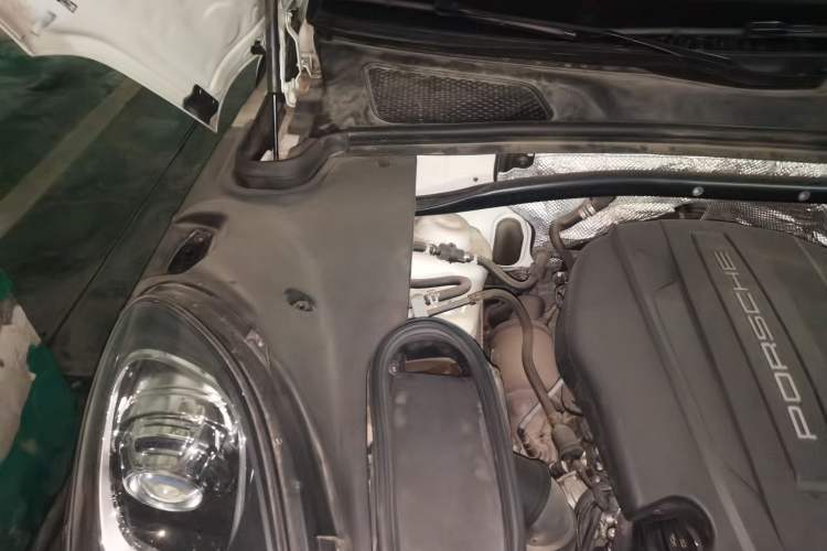 Used Porsche Macan 2017 Macan 2.0T Engine Bay Right