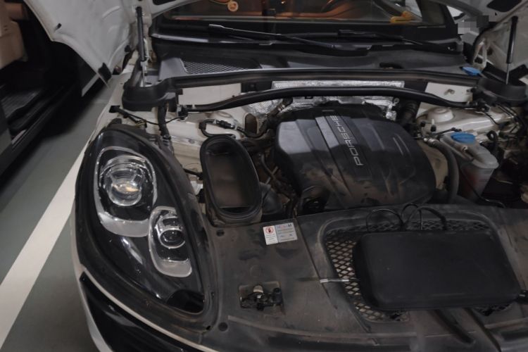 Used Porsche Macan 2017 Macan 2.0T Engine Bay Right