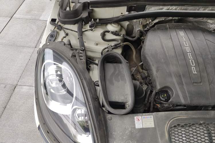 Used Porsche Macan 2017 Macan 2.0T Engine Bay Right