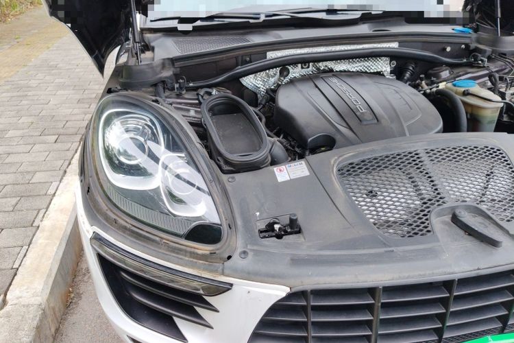 Used Porsche Macan 2017 Macan 2.0T Engine Bay Right