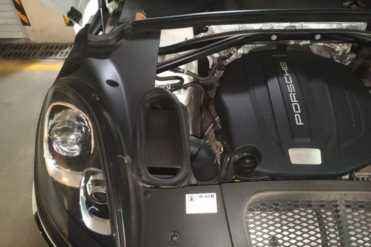 Used Porsche Macan 2017 Macan 2.0T Engine Bay Right