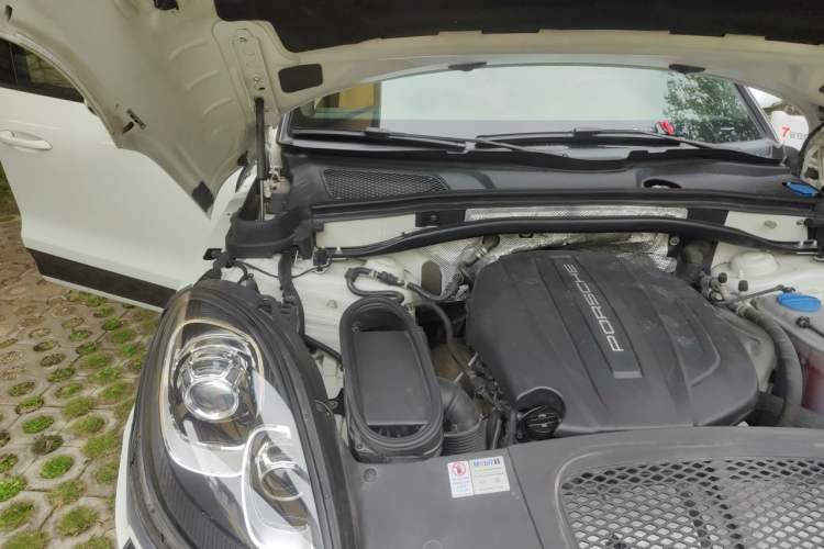 Used Porsche Macan 2017 Macan 2.0T Engine Bay Right