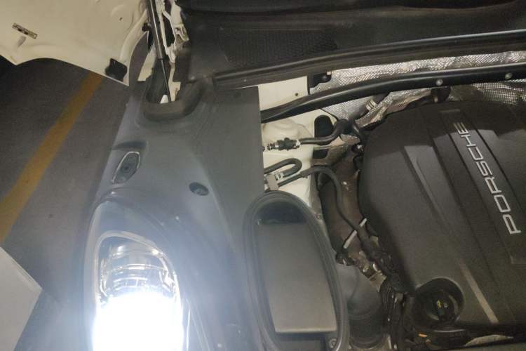 Used Porsche Macan 2017 Macan 2.0T Engine Bay Right