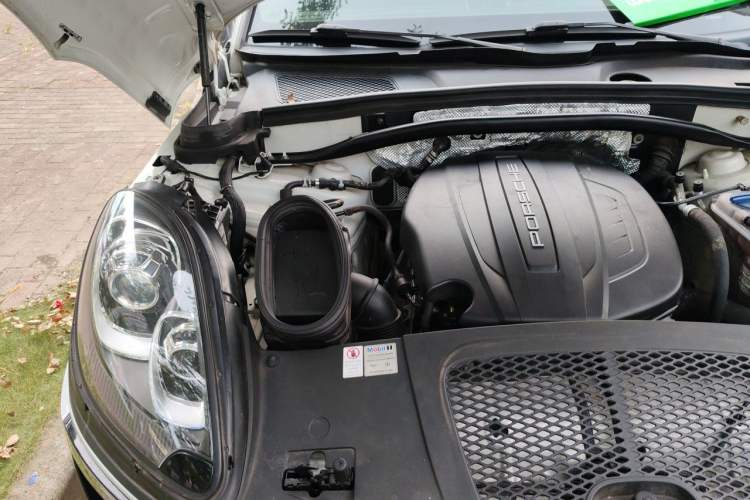 Used Porsche Macan 2017 Macan 2.0T Engine Bay Right