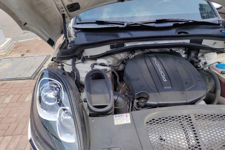 Used Porsche Macan 2017 Macan 2.0T Engine Bay Right