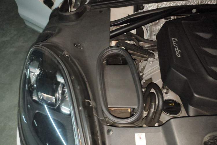 Used Porsche Macan 2017 Macan Turbo 3.6T Engine Bay Right