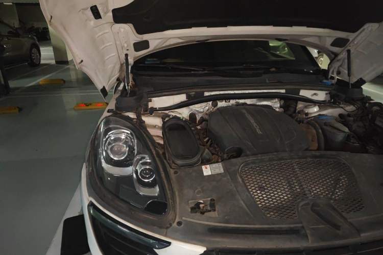 Used Porsche Macan 2017 Macan 2.0T Engine Bay Right
