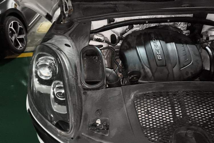 Used Porsche Macan 2017 Macan 2.0T Engine Bay Right