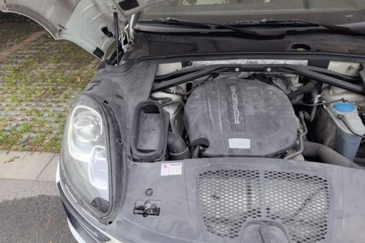 Used Porsche Macan 2017 Macan 2.0T Engine Bay Right