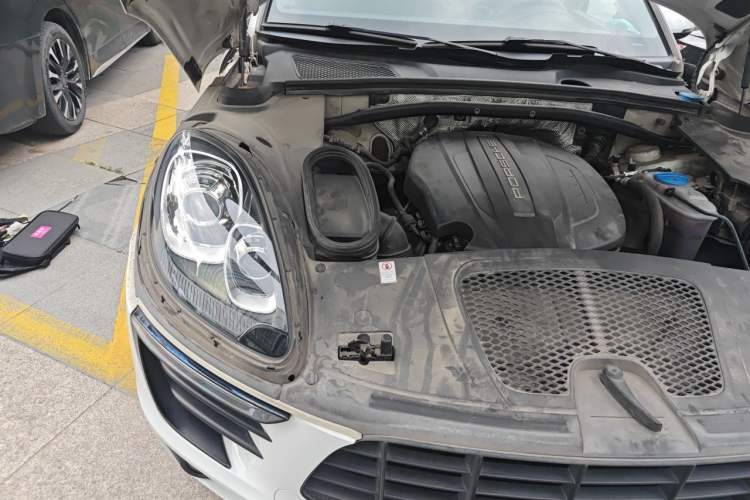 Used Porsche Macan 2017 Macan 2.0T Engine Bay Right