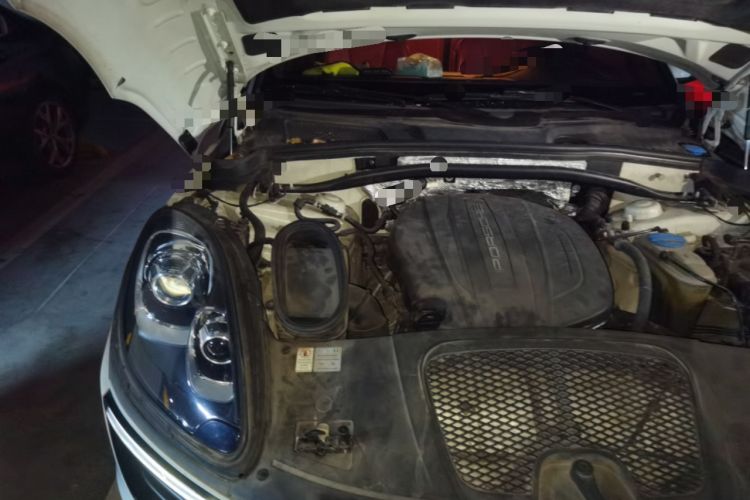 Used Porsche Macan 2017 Macan 2.0T Engine Bay Right