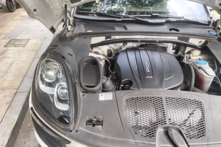 Used Porsche Macan 2017 Macan 2.0T Engine Bay Right