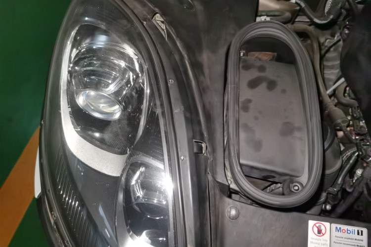Used Porsche Macan 2017 Macan 2.0T Engine Bay Right