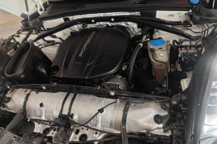 Used Porsche Macan 2017 Macan 2.0T Engine Bay