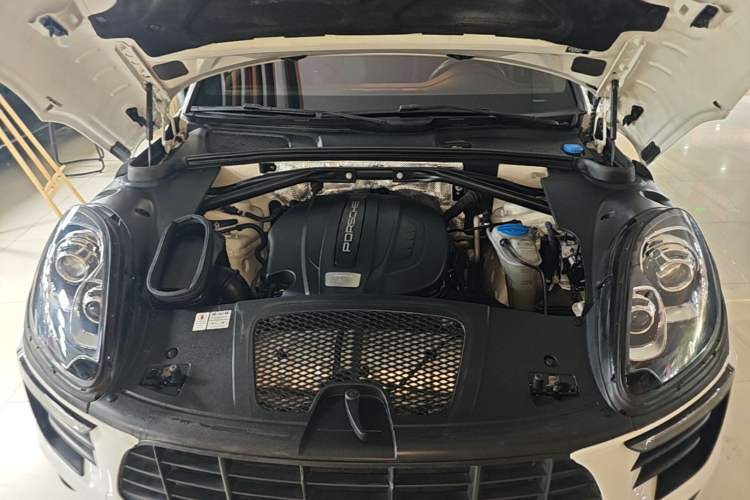 Used Porsche Macan 2017 Macan 2.0T Engine Bay