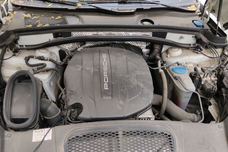 Used Porsche Macan 2017 Macan 2.0T Engine Bay