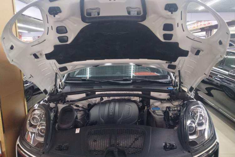 Used Porsche Macan 2017 Macan 2.0T Engine Bay