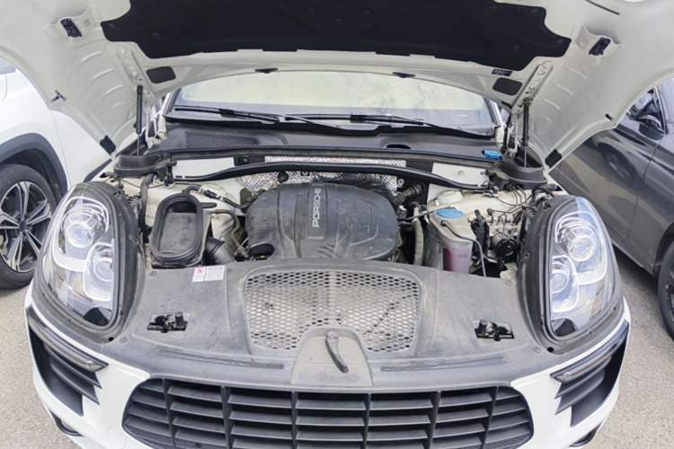 Used Porsche Macan 2017 Macan 2.0T Engine Bay