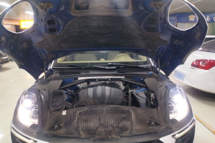 Used Porsche Macan 2017 Macan 2.0T Engine Bay