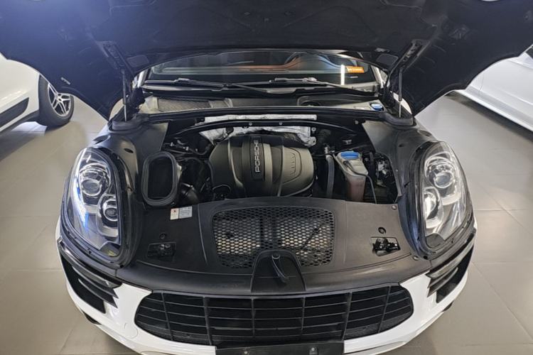 Used Porsche Macan 2017 Macan 2.0T Engine Bay
